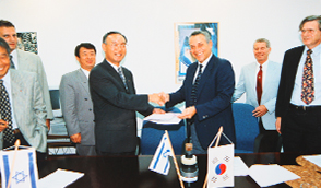 1996_08_与以色列签订超高压电缆出口合约